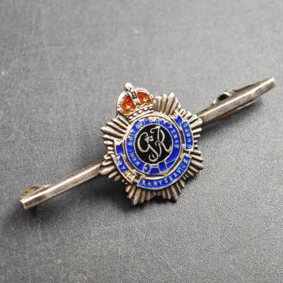 4月26日结束，成斌徽章钱币精品场 英国二战炮兵证章银质珐琅