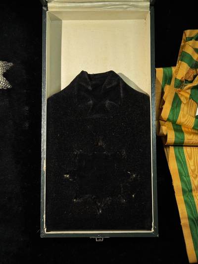 戎马世界章牌大赏第115期 卢森堡橡树叶勋章，银制，大十字级，带盒，卢森堡高级勋赏，非常少见