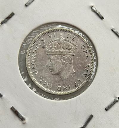 外国优质老铜币纪念币银币专场，周六晚上九点倒数截拍，满百包邮，节前出差在外，5月3日统一发货,可寄存半年，喜欢朋友微信扫描二维码可直接参拍 英属纽芬兰自治领1942年乔治六世10 分银币，发行于二战期间，见证了纽芬兰加入加拿大联邦前，最后一段作为英国自治领的货币与历史。