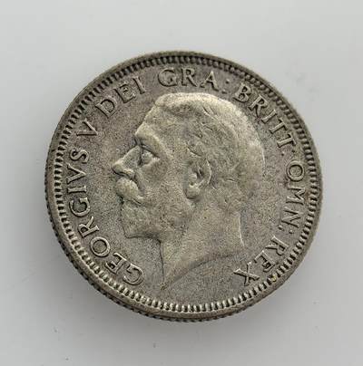 外国优质老铜币纪念币银币专场，周六晚上九点倒数截拍，满百包邮，节前出差在外，5月3日统一发货,可寄存半年，喜欢朋友微信扫描二维码可直接参拍 美品英国乔治五世1932年1 先令银币，正面为国王头像，背面是皇冠雄狮图案，是一战后英国经济恢复期的流通货币。