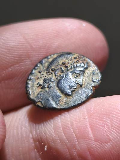 星盘世界钱币 5.2年度精品币大拍 一周年抽奖活动 古罗马帝国，君士坦斯一世，誓愿二十年，再愿30年铜币，干坑，人脸发丝堪称顶级的状态。