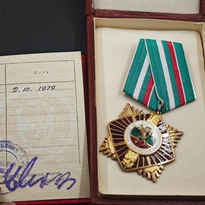 4月26日结束，成斌徽章钱币精品场 保加利亚一级军事功勋奖章原盒附证书