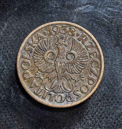外国优质老铜币纪念币银币专场，周六晚上九点倒数截拍，满百包邮，节前出差在外，5月3日统一发货,可寄存半年，喜欢朋友微信扫描二维码可直接参拍 少见铜币波兰第二共和国1938 年1格罗什铜币，币面为波兰国徽白鹰，发行于战后经济恢复期，是波兰独立初期货币改革的重要实物见证。