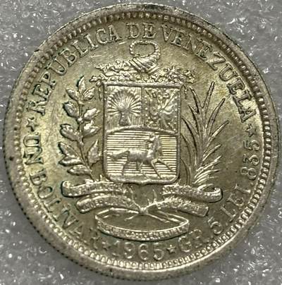 文馨钱币收藏第 302 场，国外回流老铜币，中东阿拉伯地区，拉美等国货币，30 号 1 号二连拍，长期接代拍业务，预计 4 月 4-5 号发货 原光 UNC 品 1965 年委内瑞拉 1 玻利瓦尔银币，第二版关门年 5 克 835 银