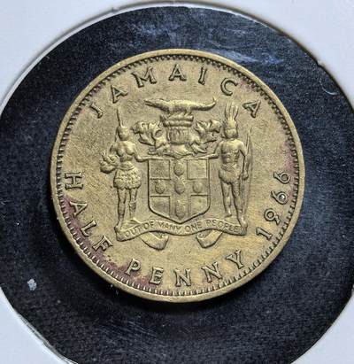 外国优质老铜币纪念币银币专场，周六晚上九点倒数截拍，满百包邮，节前出差在外，5月3日统一发货,可寄存半年，喜欢朋友微信扫描二维码可直接参拍 英属牙买加1961 年半便士铜币，正面是伊丽莎白二世女王头像，背面为牙买加国徽，是牙买加独立前仍为英国殖民地时期的流通货币。