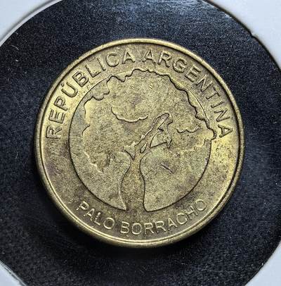 外国优质老铜币纪念币银币专场，周六晚上九点倒数截拍，满百包邮，节前出差在外，5月3日统一发货,可寄存半年，喜欢朋友微信扫描二维码可直接参拍 阿根廷 醉汉树2比索，刻有 “团结与自由” 的国家格言，是现代流通货币，体现阿根廷对本土自然遗产与建国理念的传承。