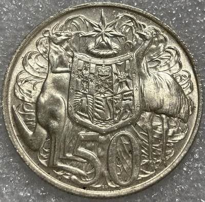 文馨钱币收藏第 302 场，国外回流老铜币，中东阿拉伯地区，拉美等国货币，30 号 1 号二连拍，长期接代拍业务，预计 4 月 4-5 号发货 原光 UNC 品 1966 年澳大利亚伊丽莎白二世 50 分大银币，独年份 13.28 克 800 银