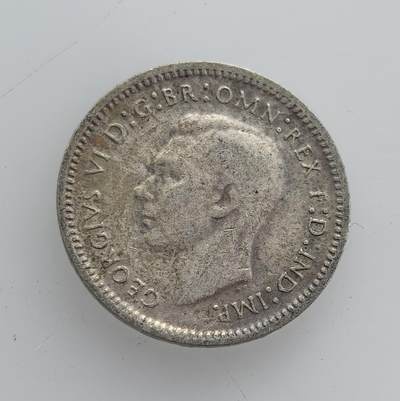 外国优质老铜币纪念币银币专场，周六晚上九点倒数截拍，满百包邮，节前出差在外，5月3日统一发货,可寄存半年，喜欢朋友微信扫描二维码可直接参拍 高银版澳大利亚1943 年乔治六世 3 便士银币，正面为英王头像，背面以麦穗象征农业，是澳英联邦时期的流通货币，见证了战后澳大利亚的经济复苏