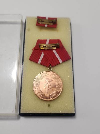 南水社第5次拍卖  民主德国工人阶级战斗队5年服役奖章
