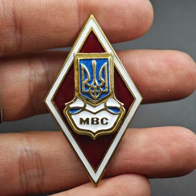 4月26日结束，成斌徽章钱币精品场 乌克兰内务部警官学院校徽