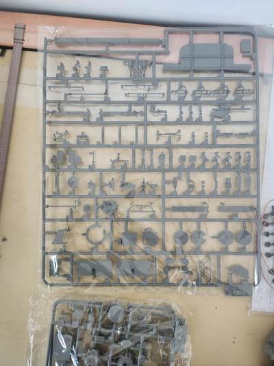 南水社第5次拍卖  Border 1/35 德国豹2A5/A6主战坦克模型（BT-002）已开封板件未组 含说明书、水贴及全金属炮管 默认盒全损