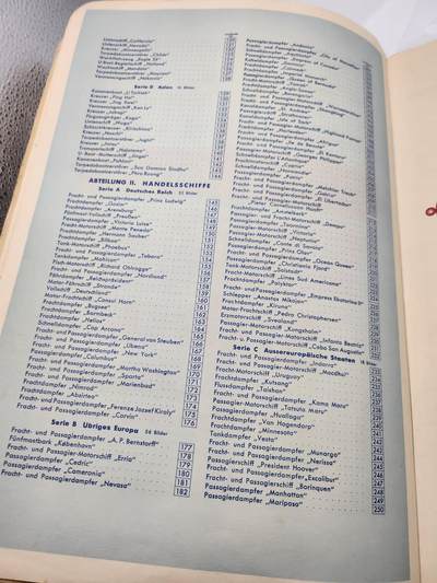 南水社第5次拍卖  魏玛共和国时期 德国Saba烟草出品《Schiffsbilder mit Spezialflaggen》世界各国战舰/商船主题香烟卡收藏册（II.Folge 第二辑） 全套250枚彩色贴画卡完整无缺 含一战德/奥匈/美/英/中/日/法等国海军舰艇及民用船只 附船旗、数据与世界海军地图 20世纪初船舶史