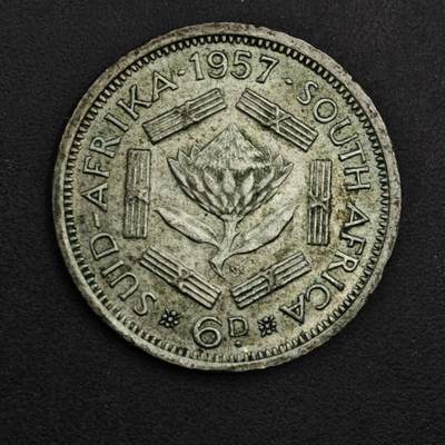 【淘币小摊】实时拍第八百九十八拍   小银币场    每周一统一发货 南非1957年伊丽莎白二世6便士银币