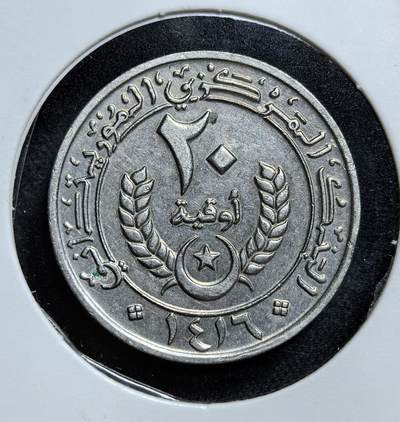 外国优质老铜币纪念币银币专场，周六晚上九点倒数截拍，满百包邮，节前出差在外，5月3日统一发货,可寄存半年，喜欢朋友微信扫描二维码可直接参拍 毛里塔尼亚20乌吉亚，币面饰有星月、麦穗与棕榈图案，象征伊斯兰信仰与农牧经济，是该国独立后巩固主权、发展民族货币体系的见证。