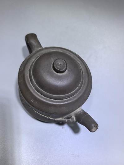 旧藏老紫泥竹节紫砂壶，器型规整，竹韵清雅，泥料温润，藏岁月风骨，品茶香雅韵。 旧藏老紫泥竹节紫砂壶，器型规整，竹韵清雅，泥料温润，藏岁月风骨，品茶香雅韵。