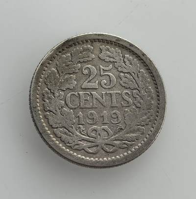 外国优质老铜币纪念币银币专场，周六晚上九点倒数截拍，满百包邮，节前出差在外，5月3日统一发货,可寄存半年，喜欢朋友微信扫描二维码可直接参拍 荷兰威廉明娜女王1919年25分银币，是一战刚结束时发行的货币，见证了女王在位期间荷兰的社会经济状况。