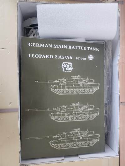 南水社第5次拍卖  Border 1/35 德国豹2A5/A6主战坦克模型（BT-002）已开封板件未组 含说明书、水贴及全金属炮管 默认盒全损