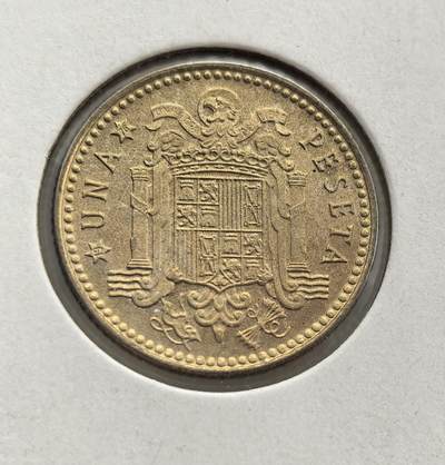 外国优质老铜币纪念币银币专场，周六晚上九点倒数截拍，满百包邮，节前出差在外，5月3日统一发货,可寄存半年，喜欢朋友微信扫描二维码可直接参拍 欧洲老藏家币藏-西班牙佛朗哥末期、胡安・卡洛斯一世继位初期 1975 年1 比塞塔黄铜币，是西班牙从独裁向民主过渡阶段的重要流通货币。