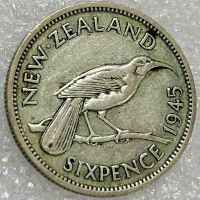 文馨钱币收藏第 302 场，国外回流老铜币，中东阿拉伯地区，拉美等国货币，30 号 1 号二连拍，长期接代拍业务，预计 4 月 4-5 号发货 1945 年英属新西兰乔治六世6 便士银币，2.8 克 500 银