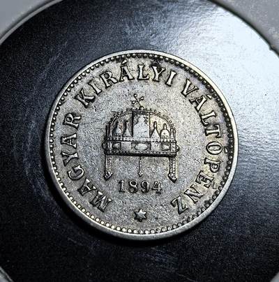 外国优质老铜币纪念币银币专场，周六晚上九点倒数截拍，满百包邮，节前出差在外，5月3日统一发货,可寄存半年，喜欢朋友微信扫描二维码可直接参拍 奥匈帝国匈牙利王国1894年10 菲勒。币面圣伊什特万王冠是匈牙利象征，铭文意为 “匈牙利皇家流通货币”，见证了奥匈二元帝国时期的货币体系。