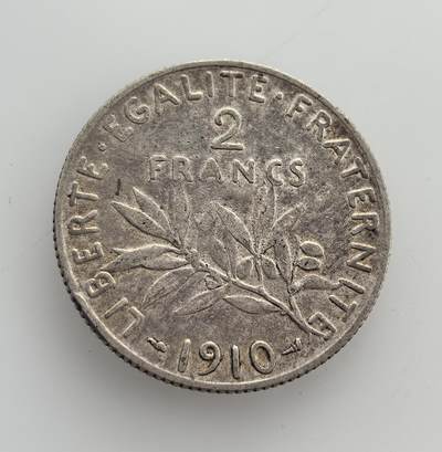 外国优质老铜币纪念币银币专场，周六晚上九点倒数截拍，满百包邮，节前出差在外，5月3日统一发货,可寄存半年，喜欢朋友微信扫描二维码可直接参拍 法国1910年播种女神2 法郎银币，刻有共和国格言，见证了法国第三共和国时期的经济与社会发展。