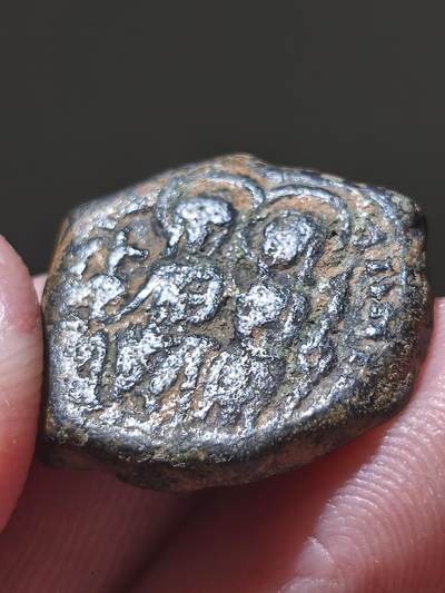 星盘世界钱币 5.2年度精品币大拍 一周年抽奖活动 拜占庭帝国 公元573年 查士丁二世和皇后索菲亚 半富利铜币 塞萨洛尼基厂打制。正面为查士丁二世和皇后坐像，铭文：DN IVSTINVS PP AVG