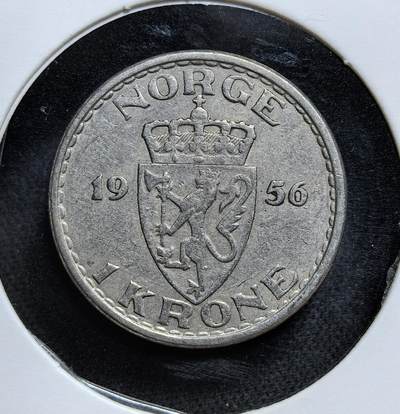 外国优质老铜币纪念币银币专场，周六晚上九点倒数截拍，满百包邮，节前出差在外，5月3日统一发货,可寄存半年，喜欢朋友微信扫描二维码可直接参拍 挪威哈康七世1956年1克朗，币面为挪威国徽与国王花押字，发行于战后重建阶段，是挪威摆脱德国占领、恢复主权后经济复苏的见证。