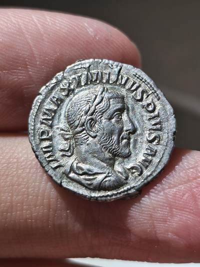 星盘世界钱币 5.2年度精品币大拍 一周年抽奖活动 极美品！ 镜面底版 罗马帝国 公元235-238年 马克西米努斯一世 第纳尔银币  正面为马克西米努斯一世头戴桂冠面右侧像 nnc ms62