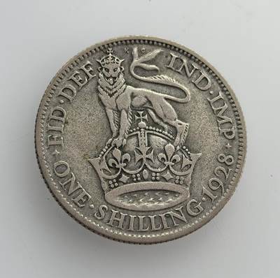 外国优质老铜币纪念币银币专场，周六晚上九点倒数截拍，满百包邮，节前出差在外，5月3日统一发货,可寄存半年，喜欢朋友微信扫描二维码可直接参拍 英国乔治五世时期1928年1先令银币，正面为国王头像，背面是皇冠雄狮图案，是一战后英国经济恢复期的流通货币。