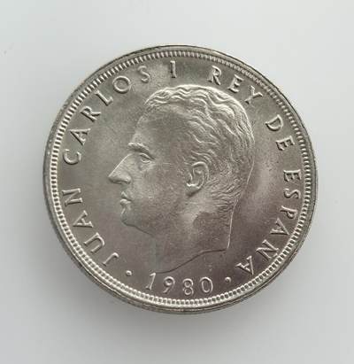 外国优质老铜币纪念币银币专场，周六晚上九点倒数截拍，满百包邮，节前出差在外，5月3日统一发货,可寄存半年，喜欢朋友微信扫描二维码可直接参拍 欧洲老藏家币藏-西班牙胡安・卡洛斯一世1980年世界杯5比塞塔纪念币，为 1982 年世界杯主题纪念版，是西班牙民主化后迎接重大国际赛事的见证。