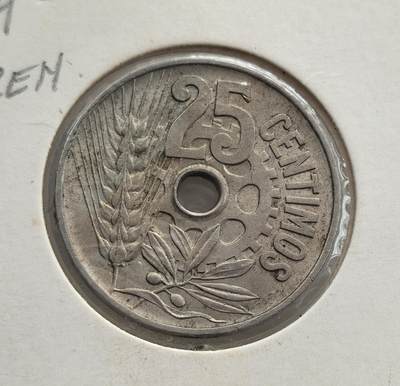 外国优质老铜币纪念币银币专场，周六晚上九点倒数截拍，满百包邮，节前出差在外，5月3日统一发货,可寄存半年，喜欢朋友微信扫描二维码可直接参拍 欧洲老藏家币藏-西班牙第二共和国 1934 年自由女神25分，以共和象征与农工元素喻民生，属大萧条时期流通货币，见证共和动荡与内战前夕的社会经济格局。