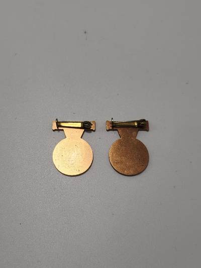 南水社第5次拍卖  东德NVA国家人民军“格斗体育（KAMPFSPORT）”徽章一对 章体完好 实拍如图