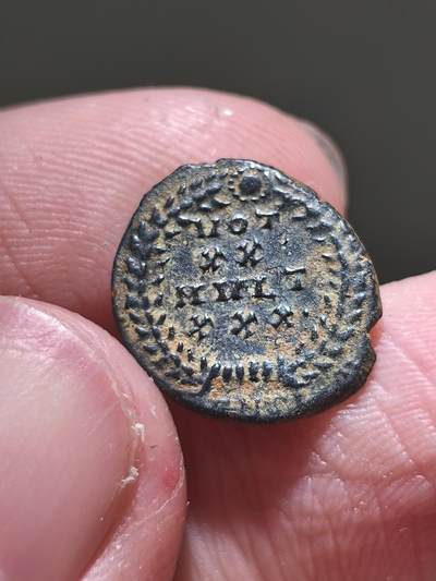 星盘世界钱币 5.2年度精品币大拍 一周年抽奖活动 古罗马帝国，君士坦斯一世，誓愿二十年，再愿30年铜币，干坑，人脸发丝堪称顶级的状态。