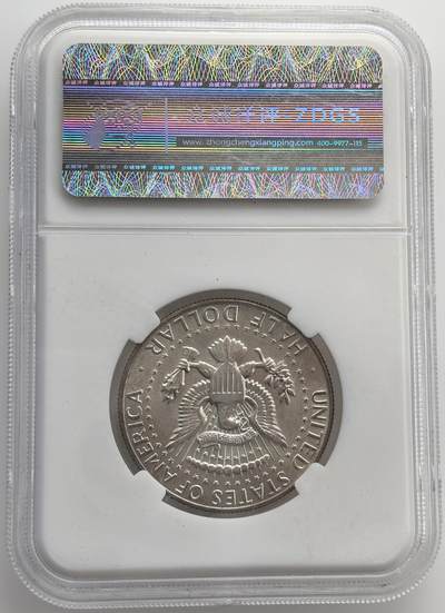 外国优质老铜币纪念币银币专场，周六晚上九点倒数截拍，满百包邮，节前出差在外，5月3日统一发货,可寄存半年，喜欢朋友微信扫描二维码可直接参拍 美国1968 年肯尼迪半美元银币，是肯尼迪遇刺后发行的纪念流通币，见证了美国 60 年代的历史与民众对肯尼迪的纪念。评级公司已经倒闭，网站失效了，币保真