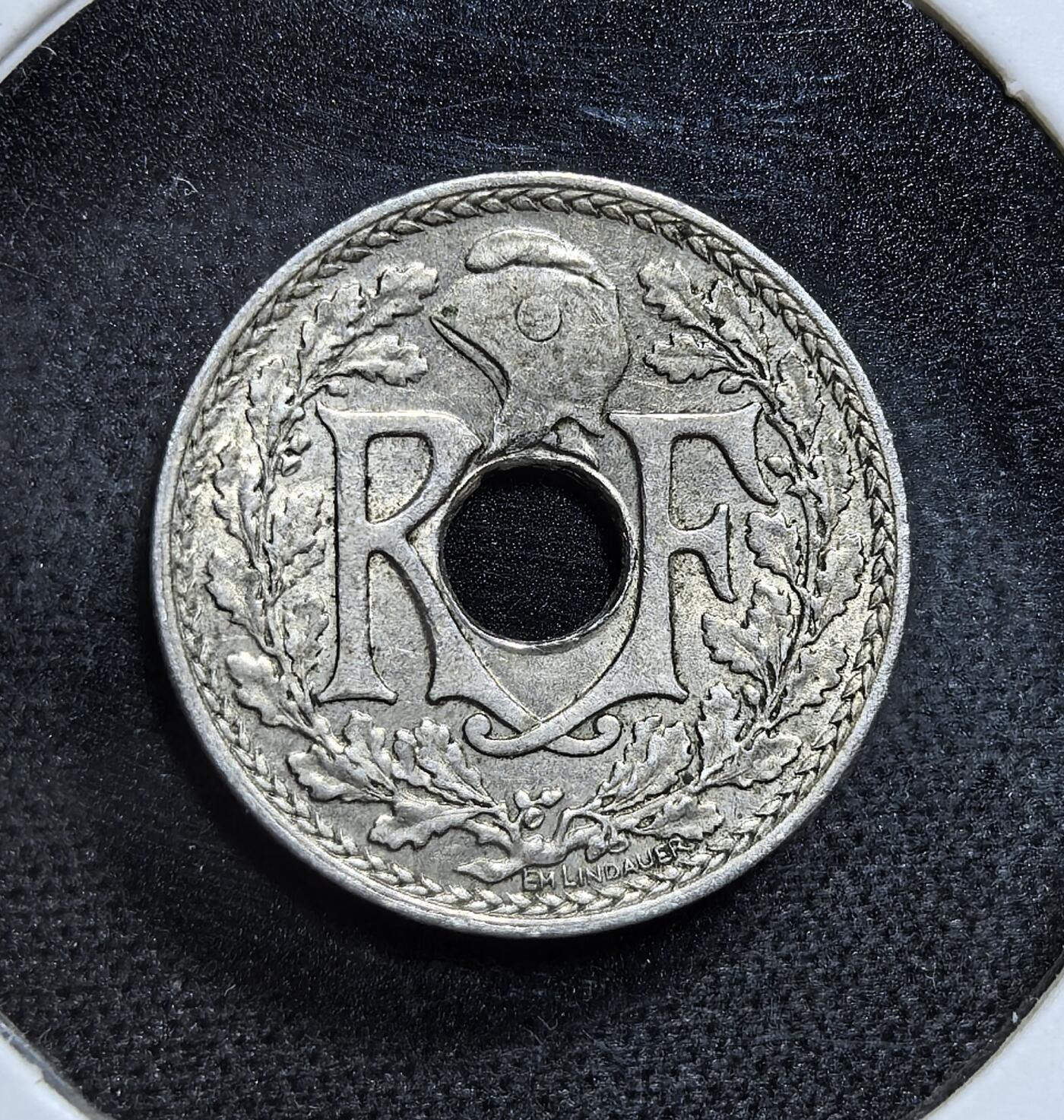 外国优质老铜币纪念币银币专场，周六晚上九点倒数截拍，满百包邮，节前出差在外，5月3日统一发货,可寄存半年，喜欢朋友微信扫描二维码可直接参拍