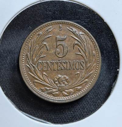 外国优质老铜币纪念币银币专场，周六晚上九点倒数截拍，满百包邮，节前出差在外，5月3日统一发货,可寄存半年，喜欢朋友微信扫描二维码可直接参拍 - 极美品乌拉圭1948年5分铜币，币面的 “五月太阳” 是乌拉圭的国家象征。二战后乌拉圭经济稳定，这枚铜币是该国战后重建时期流通辅币的代表。