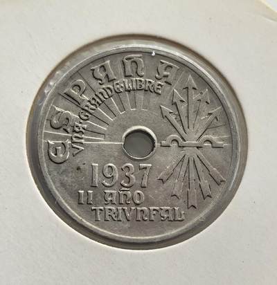 外国优质老铜币纪念币银币专场，周六晚上九点倒数截拍，满百包邮，节前出差在外，5月3日统一发货,可寄存半年，喜欢朋友微信扫描二维码可直接参拍 欧洲老藏家币藏-西班牙内战佛朗哥国民军政权1937年25 分，带有长枪党标志，是民族主义阵营在战乱中推行的货币，见证了内战格局的演变。