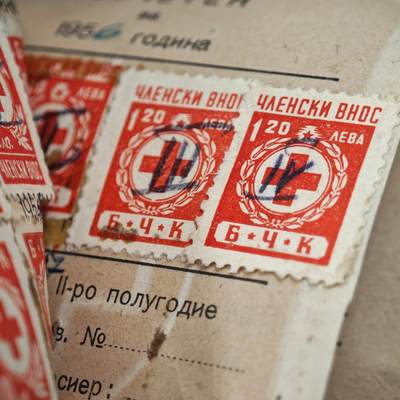 4月26日结束，成斌徽章钱币精品场 保加利亚红十字奖章附证书