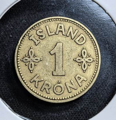 外国优质老铜币纪念币银币专场，周六晚上九点倒数截拍，满百包邮，节前出差在外，5月3日统一发货,可寄存半年，喜欢朋友微信扫描二维码可直接参拍 冰岛1940年1克朗，当时冰岛仍处于丹麦国王克里斯蒂安十世的联合统治下，币面以冰岛纹章与国王缩写 “CX R” 为标志，见证了二战期间冰岛逐步走向独立的历史进程。