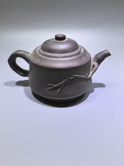 旧藏老紫泥竹节紫砂壶，器型规整，竹韵清雅，泥料温润，藏岁月风骨，品茶香雅韵。 旧藏老紫泥竹节紫砂壶，器型规整，竹韵清雅，泥料温润，藏岁月风骨，品茶香雅韵。