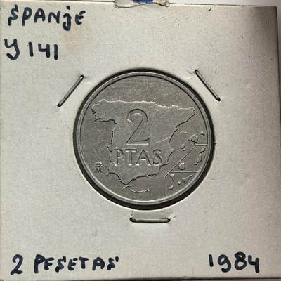 外国优质老铜币纪念币银币专场，周六晚上九点倒数截拍，满百包邮，节前出差在外，5月3日统一发货,可寄存半年，喜欢朋友微信扫描二维码可直接参拍 少见欧洲老藏家币藏-西班牙民主化后胡安・卡洛斯一世时期 1984 年 2 比塞塔，以伊比利亚地图为图案，见证了西班牙转型后的经济开放与货币体系改革。