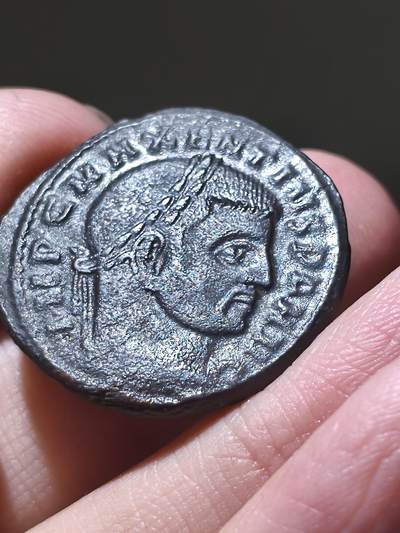 星盘世界钱币 5.2年度精品币大拍 一周年抽奖活动 罗马帝国 公元309年 马克森提乌斯 富利铜币 阿奎莱亚厂打制。正面为马克森提乌斯头戴桂冠面右侧像，铭文： IMP C MAXENTIVS PF AVG