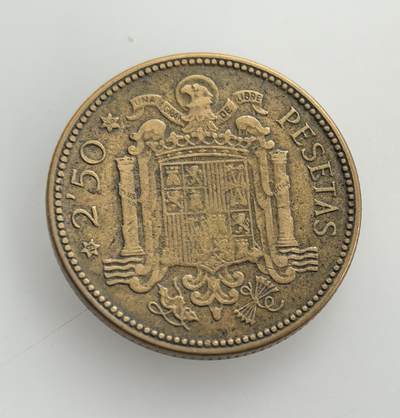 外国优质老铜币纪念币银币专场，周六晚上九点倒数截拍，满百包邮，节前出差在外，5月3日统一发货,可寄存半年，喜欢朋友微信扫描二维码可直接参拍 欧洲老藏家币藏-西班牙佛朗哥独裁时期 1953 年2.5 比塞塔铜币，正面为独裁者头像，背面饰纹章，是战后 “经济奇迹” 前夕的流通货币，见证威权统治下的经济与社会状态。