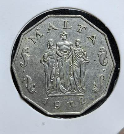 外国优质老铜币纪念币银币专场，周六晚上九点倒数截拍，满百包邮，节前出差在外，5月3日统一发货,可寄存半年，喜欢朋友微信扫描二维码可直接参拍 马耳他独立1972年50分。背面 “马耳他三女神” 为国家象征，设计融合英殖民遗产与本土文化，是马耳他独立初期货币体系的典型代表。