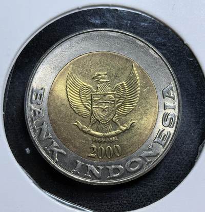 外国优质老铜币纪念币银币专场，周六晚上九点倒数截拍，满百包邮，节前出差在外，5月3日统一发货,可寄存半年，喜欢朋友微信扫描二维码可直接参拍 印度尼西亚大面值油棕树1000 卢比双金属币，正面是象征国家经济的油棕树，背面是印尼国徽 “迦楼罗神鹰”，是印尼步入 21 世纪后的典型流通货币。