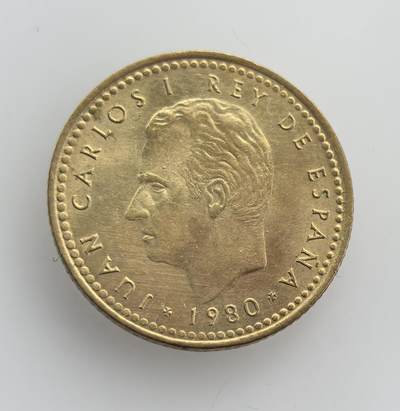 外国优质老铜币纪念币银币专场，周六晚上九点倒数截拍，满百包邮，节前出差在外，5月3日统一发货,可寄存半年，喜欢朋友微信扫描二维码可直接参拍 欧洲老藏家币藏-西班牙胡安・卡洛斯一世1980年世界杯1比塞塔纪念币，为 1982 年世界杯主题纪念版，是西班牙民主化后迎接重大国际赛事的见证。