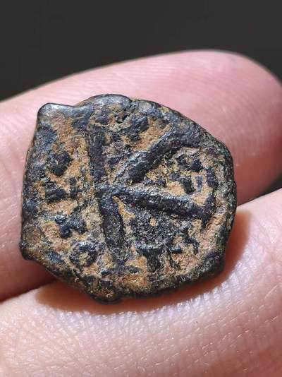 星盘世界钱币 5.2年度精品币大拍 一周年抽奖活动 拜占庭帝国 公元573年 查士丁二世和皇后索菲亚 半富利铜币 塞萨洛尼基厂打制。正面为查士丁二世和皇后坐像，铭文：DN IVSTINVS PP AVG