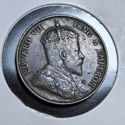 外国优质老铜币纪念币银币专场，周六晚上九点倒数截拍，满百包邮，节前出差在外，5月3日统一发货,可寄存半年，喜欢朋友微信扫描二维码可直接参拍 英属香港1905年一仙铜币H版，正面为英王爱德华七世像，背面铸 “香港一仙” 中英文字样，是英国殖民统治时期香港的流通辅币，见证了当时的殖民地货币体系。