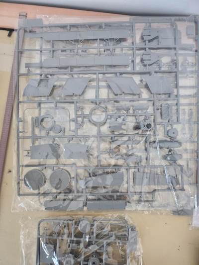 南水社第5次拍卖  Border 1/35 德国豹2A5/A6主战坦克模型（BT-002）已开封板件未组 含说明书、水贴及全金属炮管 默认盒全损