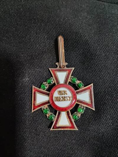 凯旋世界勋赏（第23期）（欢迎送拍）（对拍品有疑问请询问客服，不接受到手刀，出价默认拍品品相。请认真阅读拍卖规则！出价默认已认可！）（收到货请录制开箱视频，无视频概不处理问题。） - 奥匈帝国二级军事功勋，铜胎热珐琅挂脖子复刻mvk2